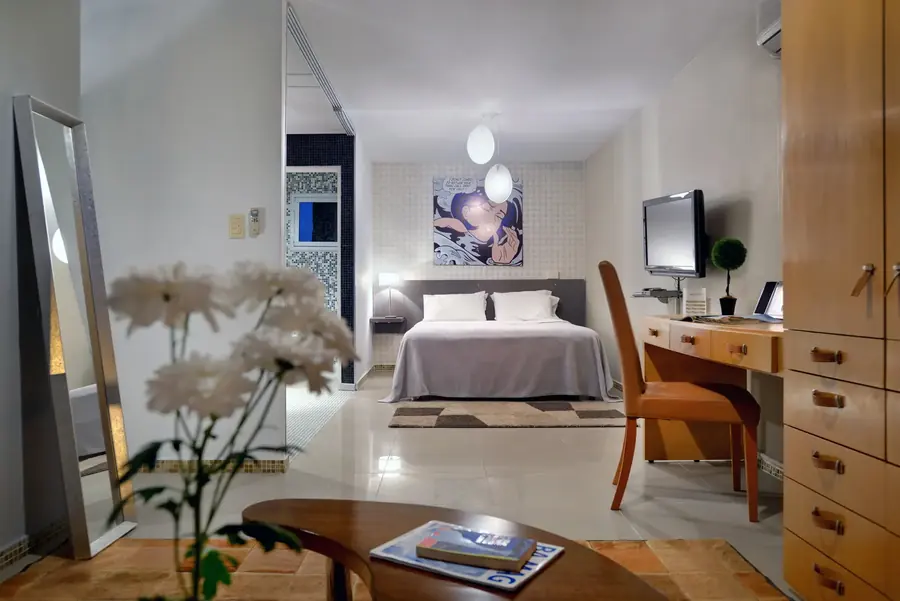 Interior — Violet Triplex